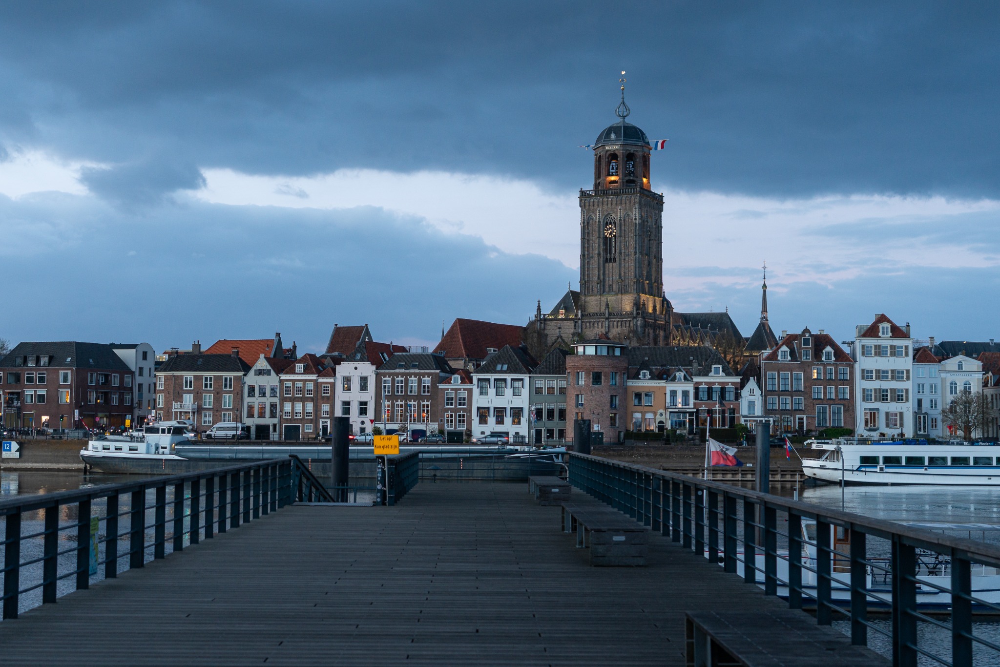 Oorspronkelijke stadsfoto van Deventer, vóór de bewerking